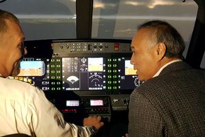 AMBASADOR LI ISPROBAO SUPER SIMULATOR PA LETEO CESNOM: Kina zainteresovana za obuku pilota u Vršcu (FOTO)