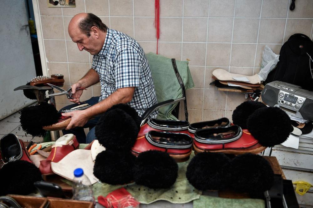 TEŠKA ISPOVEST SAMOHRANE MAJKE IZ SUBOTICE: Ostavila sam obuću na popravku, ali posle nisam imala novca da platim... Obućar ju je proganjao mesecima, a kada čujete šta se na kraju desilo, OSTAĆETE BEZ TEKSTA