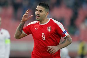 PANENKA NIJE USPELA! Mitrović promašio penal! Hteo da prebaci preko golmana, a uspeo je PREKO CELOG GOLA (VIDEO)