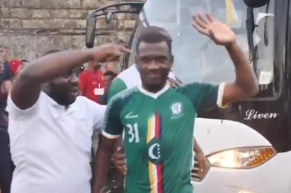 NAPADAČ ZVEZDE JE HEROJ KOMORA: Pogledajte kako su navijači dočekali El Fardu Bena (VIDEO)