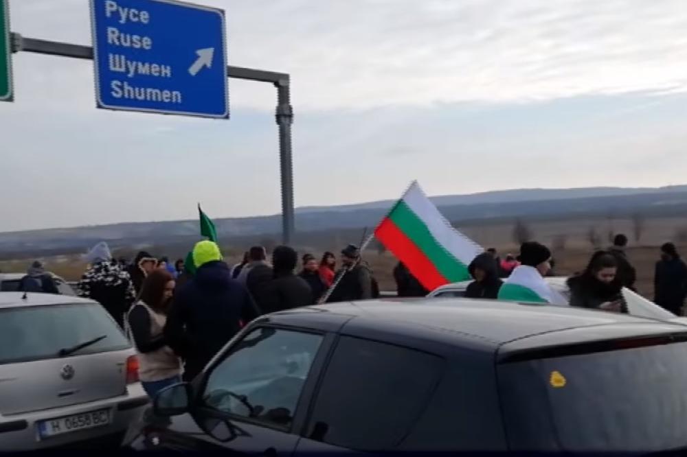 BUGARSKA NA NOGAMA ZBOG CENE GORIVA: Hiljade demonstranata blokiralo puteve i  granične prelaze! (VIDEO)