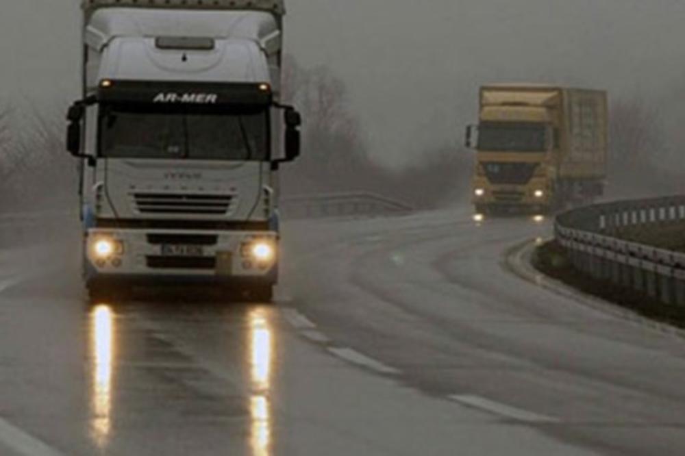 OTEŽANA VOŽNJA KROZ MAKEDONIJU: Zbog snežnih padavina na pojedinim putevima saobraćaj u prekidu! (VIDEO)