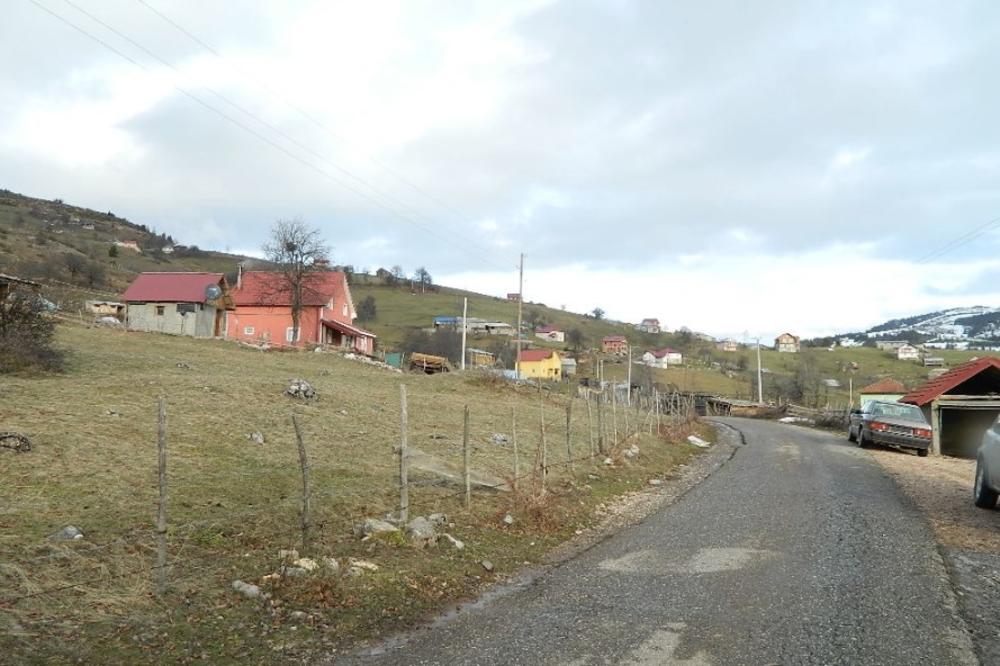 SRBIJA IM NADOHVAT RUKE, ALI IPAK DALEKO: Stanovnici mesta na severu Crne Gore traže otvaranje graničnog prelaza