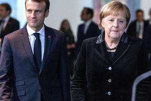 MERKELOVA ISKULIRALA MAKRONA: Francuskom predsedniku stigao odgovor iz Nemačke, ali ne od kancelarke već od njene stranke!