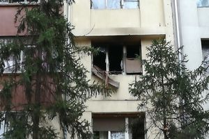 POŽAR U ZGRADI PREKO PUTA NIŠKE VOJNE BOLNICE: Starica (80) izgorela u stanu na drugom spratu u Bulevaru Zorana Đinđića (FOTO)