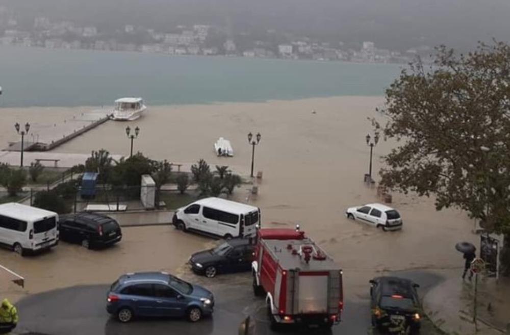 <p>Obilne padavine koje od juÄe padaju Å¡irom Crne Gore, izazvale su nevolje za meÅ¡tane brojnih naselja i gradova.</p>