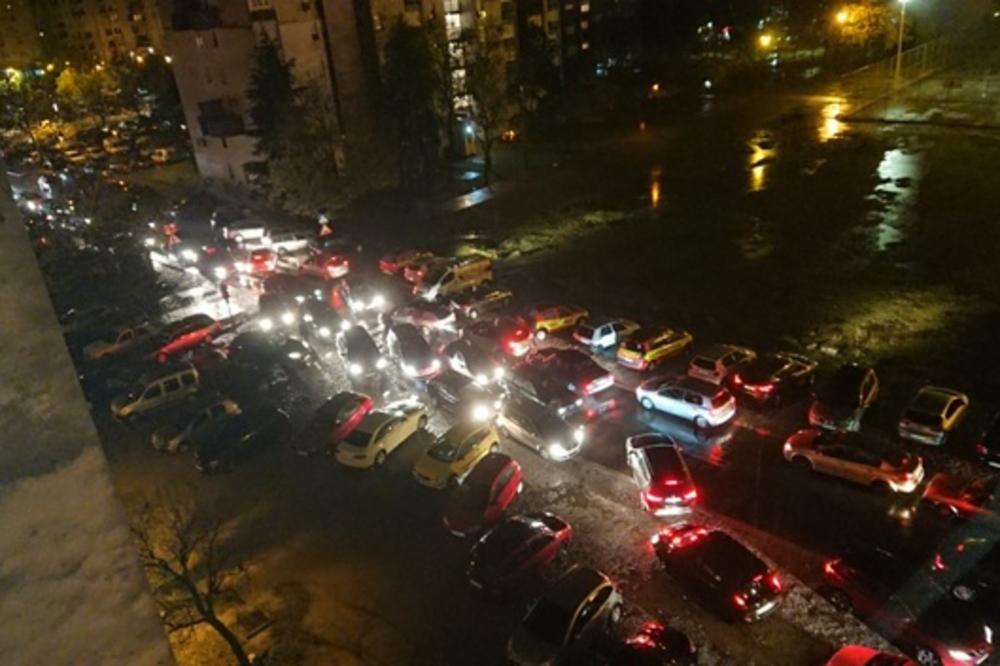 POTOP U PODGORICI: Snažno nevreme napravilo kolaps, pogledajte haos koji je nastao na parkingu škole (FOTO, VIDEO)