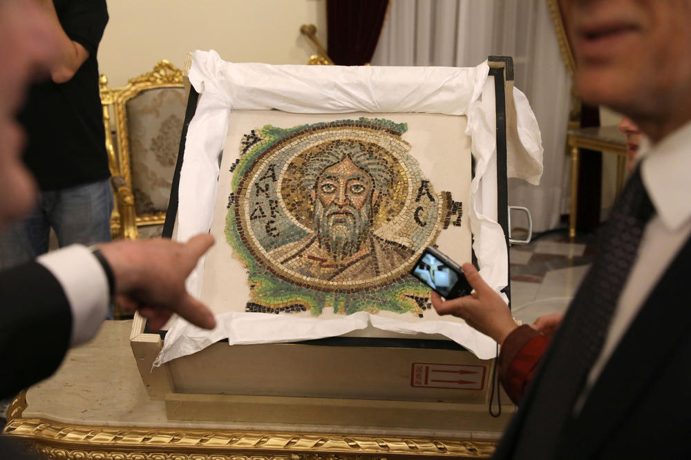 TRAŽILI GA 40 GODINA: Kipru vraćen mozaik iz 6. veka, ukrao ga turski švercer iz jedne crkve (FOTO)