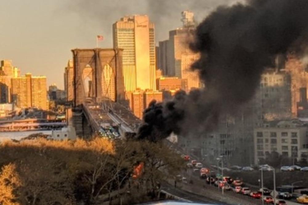 BRUKLINSKI MOST U PLAMENU: Posle sudara zapalila se tri automobila, ima mrtvih! (VIDEO)