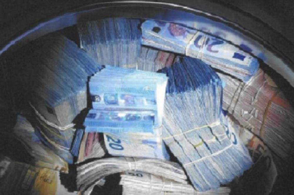 TRAŽILI ILEGALCE PA OTKRILI PERAČA PARA: Holandska policija našla 350.000 evra u VEŠ-MAŠINI!