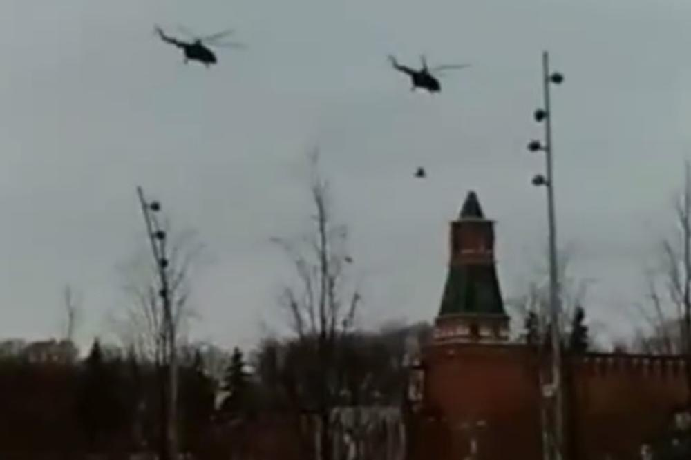 MOSKOVLJANI U ČUDU: Helikopteri leteli iznad Kremlja i nosili misteriozni tovar, niko ne zna o čemu se radi (VIDEO)