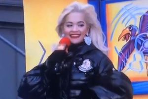 BRUKA! PEVAČICA IZ PRIŠTINE SAMO OTVARAČICA USTA: Rita Ora na koncertu za Dan zahvalnosti pevala na plejbek! TVITER GORI DA JE PREVARANTKINJA!  (VIDEO)