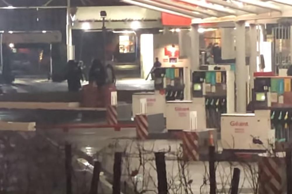 DRAMA U FRANCUSKOJ: Muškarac preti da će razneti benzinsku pumpu, traži da vidi Makrona (VIDEO)