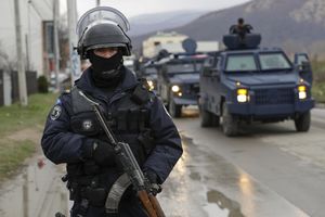 7 UHAPŠENIH U AKCIJI KOSOVSKE POLICIJE, ZASTRAŠIVANJE SRBA U ŠTRPCU NA BADNJI DAN! Racije u još 2 grada (FOTO)