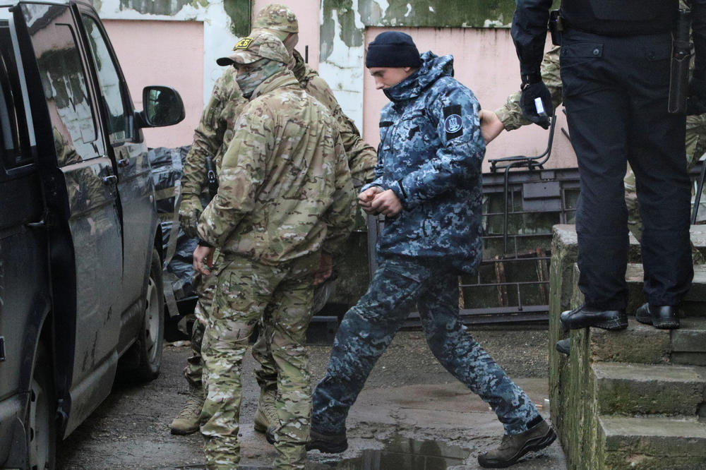 POČINJE ISPITIVANJE: 3 komandanta ukrajinskih ratnih brodova što su ušli u ruske vode prebačena u Moskvu