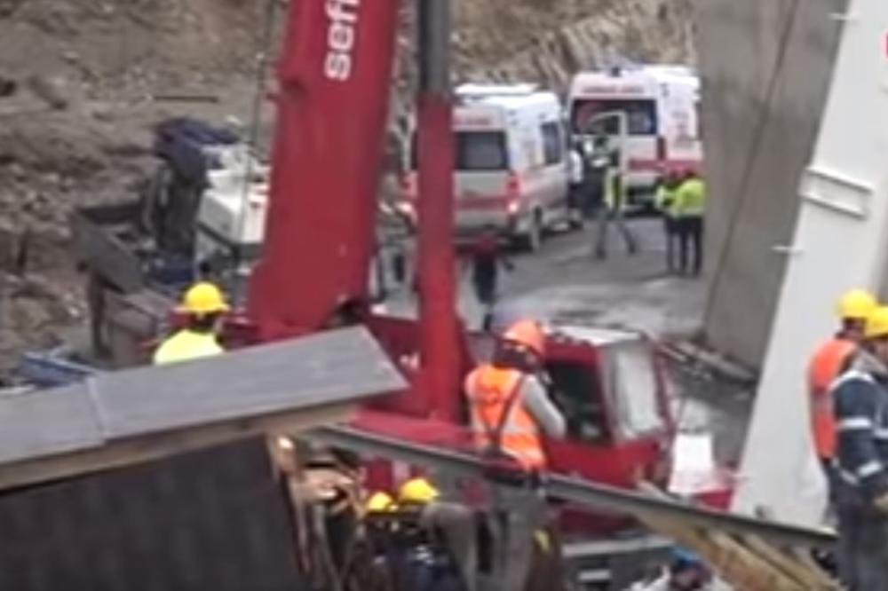 TRAGEDIJA NA GRADILIŠTU, POGINULA 2 RADNIKA: Urušio se betonski blok na vijaduktu u Turskoj (VIDEO)