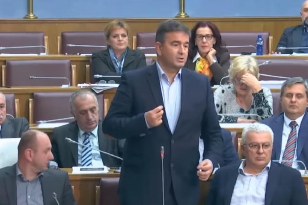 POSLE OVOG GOVORA JE UHAPŠEN MEDOJEVIĆ: Opozicionar raskrinkao vezu crnogorskog režima i Kosova! (VIDEO)