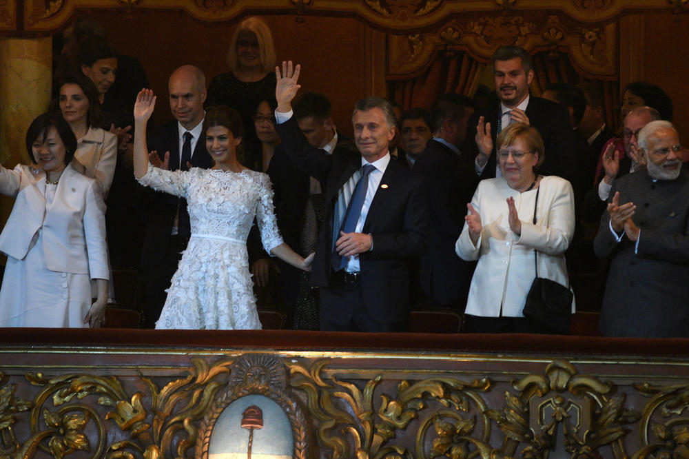 IZA KULISA SAMITA G20: Predsednik Argentine na ivici suza, žena ga tešila (VIDEO)