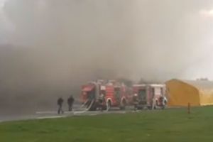 GORI U ZAGREBU: Vatra guta prodavnicu nameštaja, požar gasi više od 30 vatrogasaca (VIDEO)
