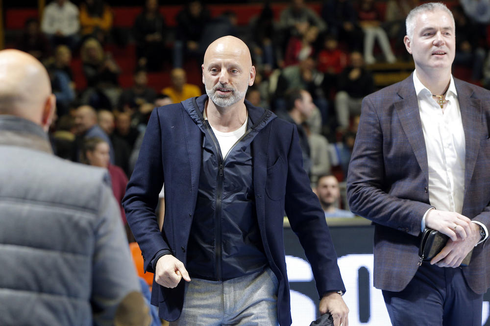 VELIKI BROJ POZNATIH U PIONIRU: Košarkaške legende došle da pruže podršku reprezentaciji Srbije! (FOTO)