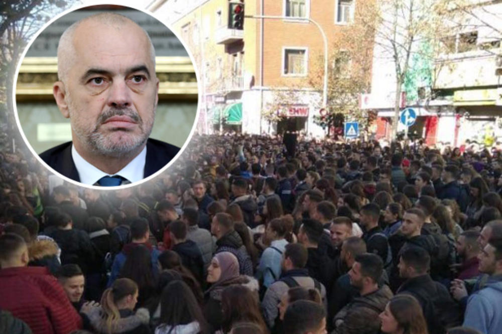 PROTESTI U ALBANIJI, HILJADE MLADIH NA ULICAMA! Studenti i profesori POSTAVILI RAMI ULTIMATUM: (FOTO, VIDEO)