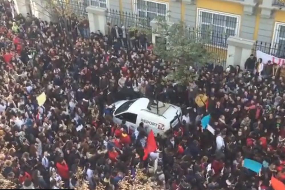 NEMA MIRA U ALBANIJI: Studentski protest zbog školarina dobio podršku opozicije (VIDEO)