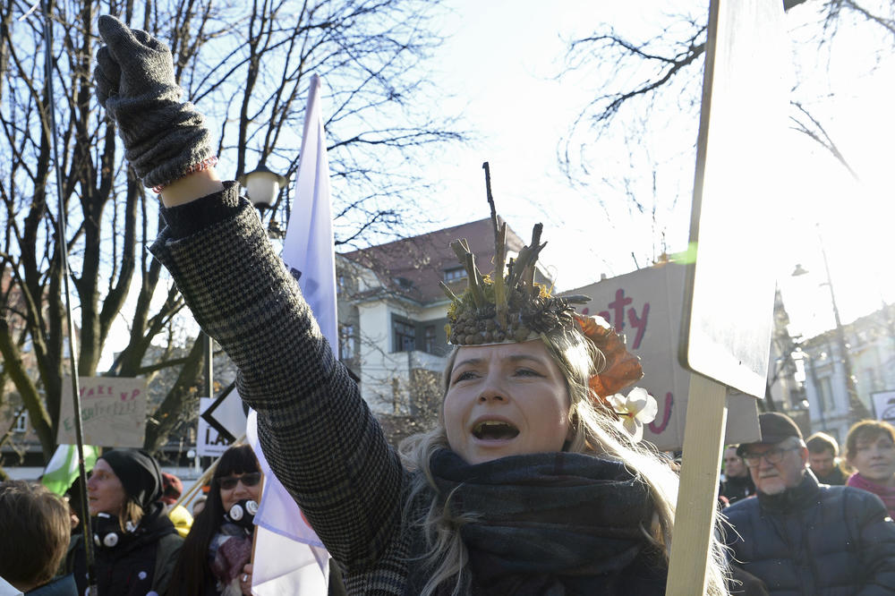 NA NOGAMA I POLJSKA: Probudite se! Vreme je da spasemo svoj dom! (FOTO)