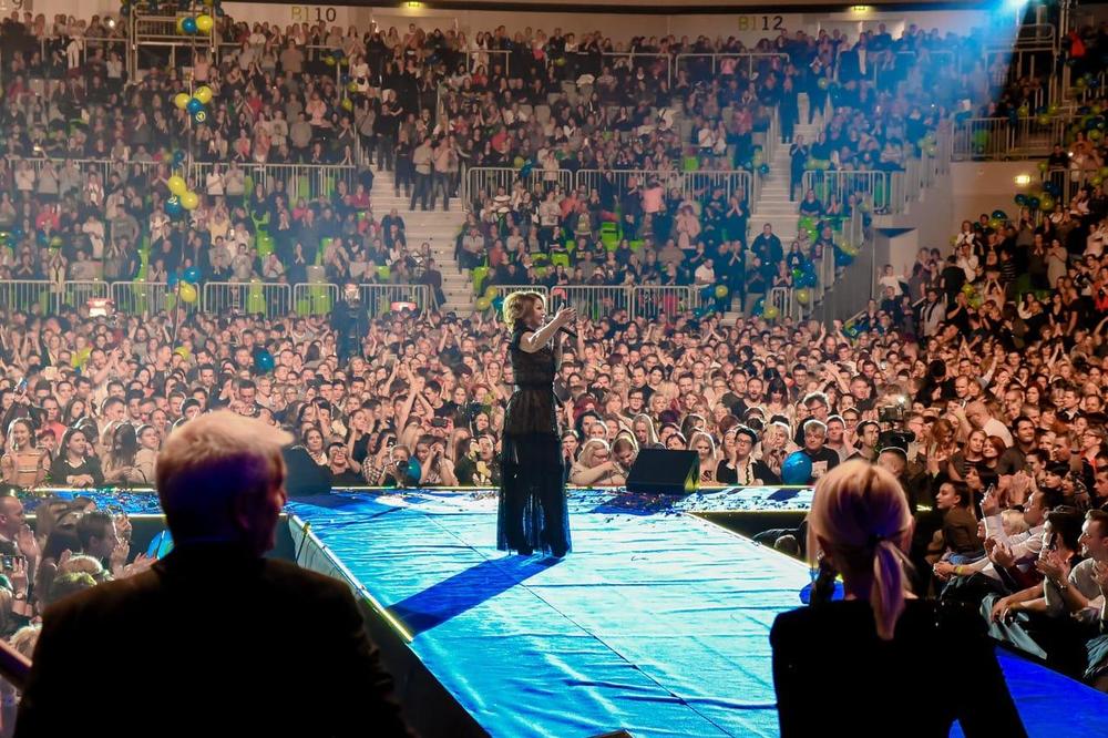 NEDA UKRADEN ODUŠEVILA LJUBLJANU: Pop kraljica pevala pred 12.000 Slovenaca u dvorani Stožice!