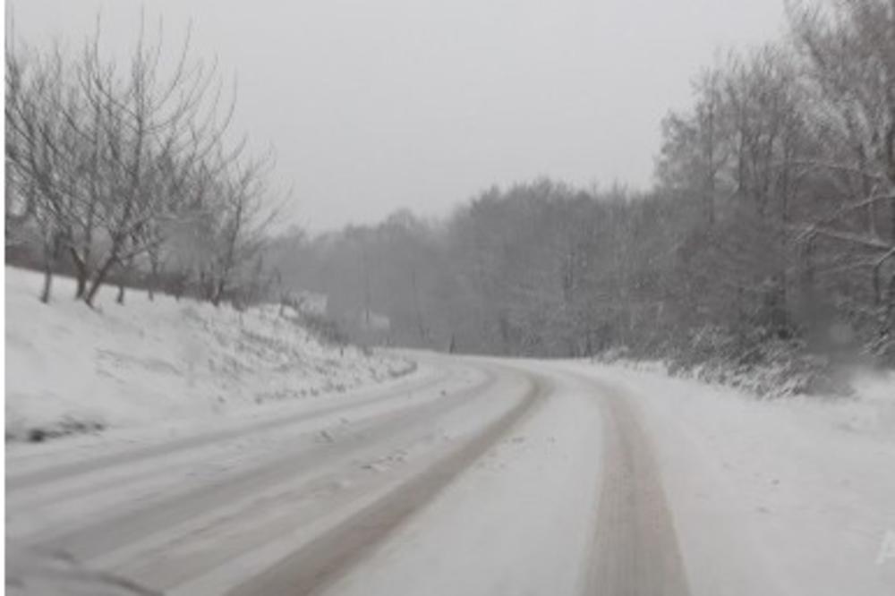 ROMANIJA OKOVANA SNEGOM: Oprez u saobraćaju! Pogledajte snežno jutro u Srpskoj (FOTO)