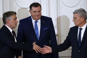 ČLANOVI PREDSEDNIŠTVA BiH SA HANOM I TUSKOM: Dodik, Komšić i Džaferović nastavljaju zvaničnu posetu Briselu