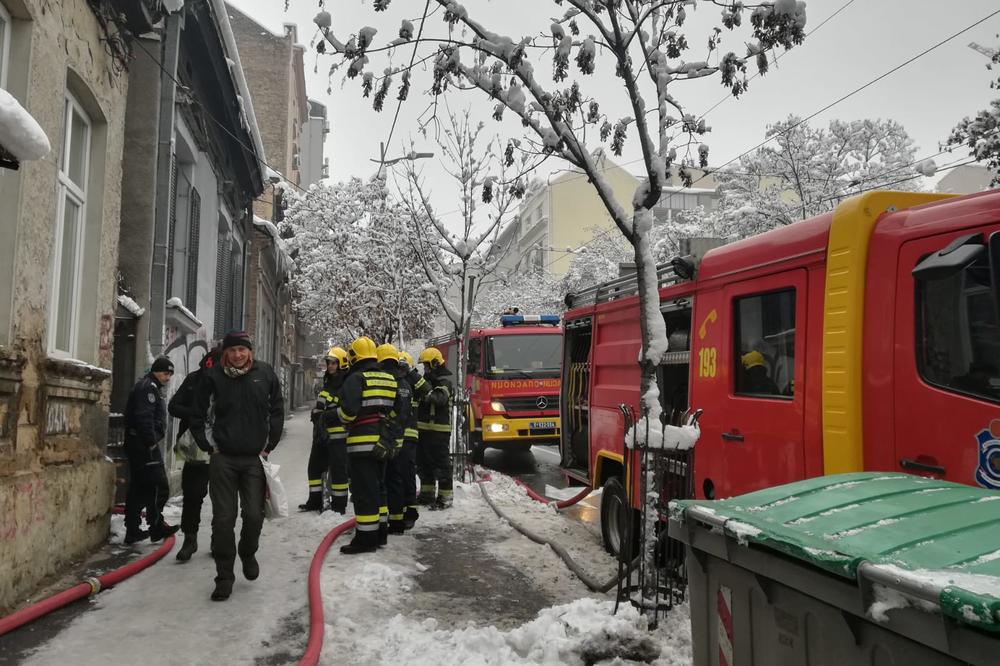 VATRA USRED ZIME: Izbio požar u centru Beograda, zapalila se kuća (FOTO)