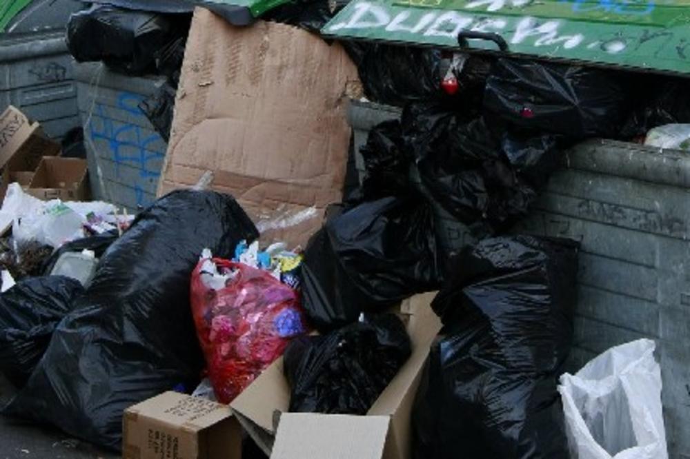 ŠALJIVI TVIT ZAPALIO ZRENJANIN: Očistili pored kontejnera da bude mesta bar za nedelju dana! A iz kontejnera đubre se preliva (FOTO)