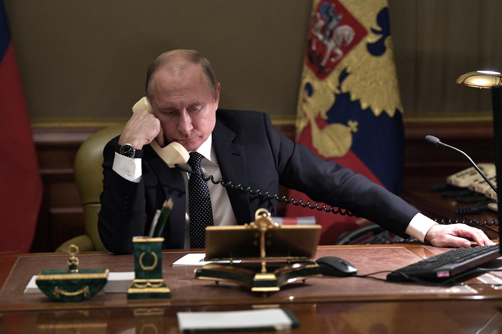 OTKRIVENO! EVO ZAŠTO PUTIN NEMA MOBILNI: Ruski predsednik veruje samo dobrom starom fiksnom telefonu!