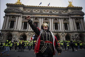 FRANCUSKI PARLAMENT HITNO USVOJIO MERE SA MAKONOVIM OBEĆANJIMA: Žuti prsluci ipak sutra na protestu ispred Versaja!