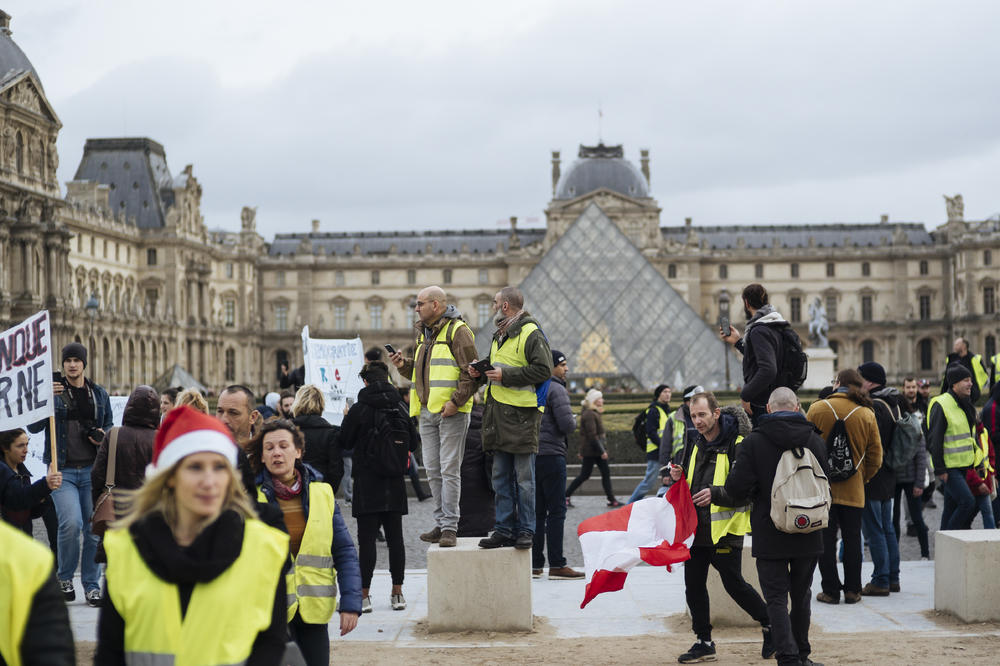 UHAPŠEN LIDER ŽUTIH PRSLUKA: Organizator protesta koji su tresli Francusku priveden u Parizu