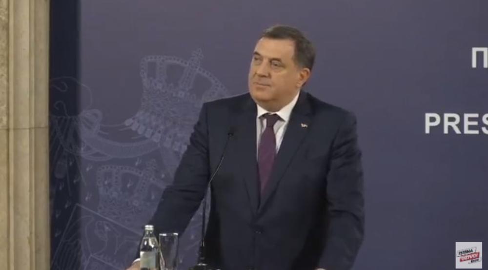 Vučić, Dodik