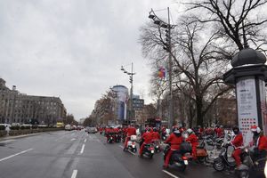 NAJLEPŠA KOLONA U BEOGRADU: Deda Mrazovi na motorima ulepšali praznike mališanima bez roditelja! (FOTO)