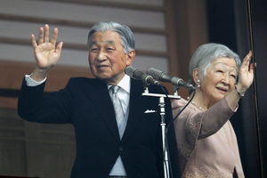 KAD CAR SLAVI ROĐENDAN: Japanski vladar Akihito puni 85. godina, 82.000 građana na ulicama (FOTO, VIDEO)