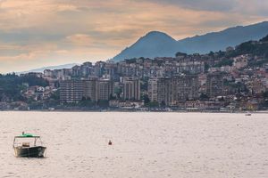 DOČEKAĆE NOVU GODINU U SMEĆU: Plaže u Igalu zatrpane svim i svačim, more izbacilo gomilu đubreta (FOTO)