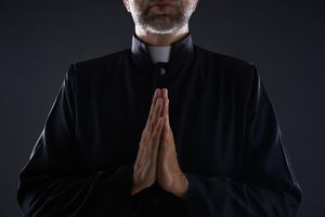 JEZIV IZVEŠTAJ Sveštenici u Francuskoj seksualno zlostavljali više od 200.000 MALIŠANA