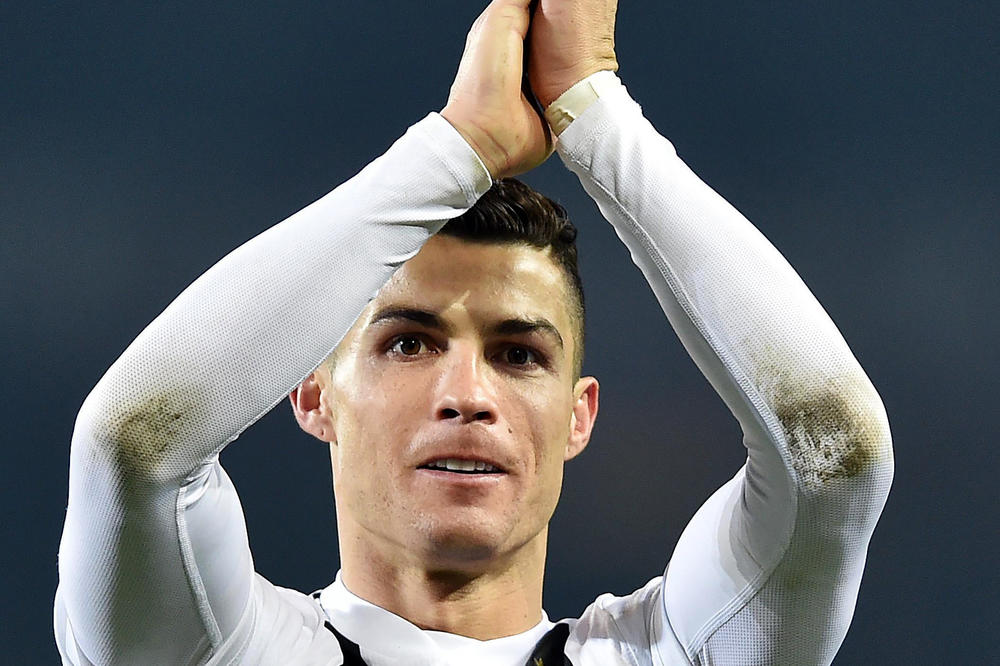 RONALDO DEDA MRAZ: Ovakvog Kristijana nikada niste videli! Fudbaler Juventusa u duhu praznika (FOTO)