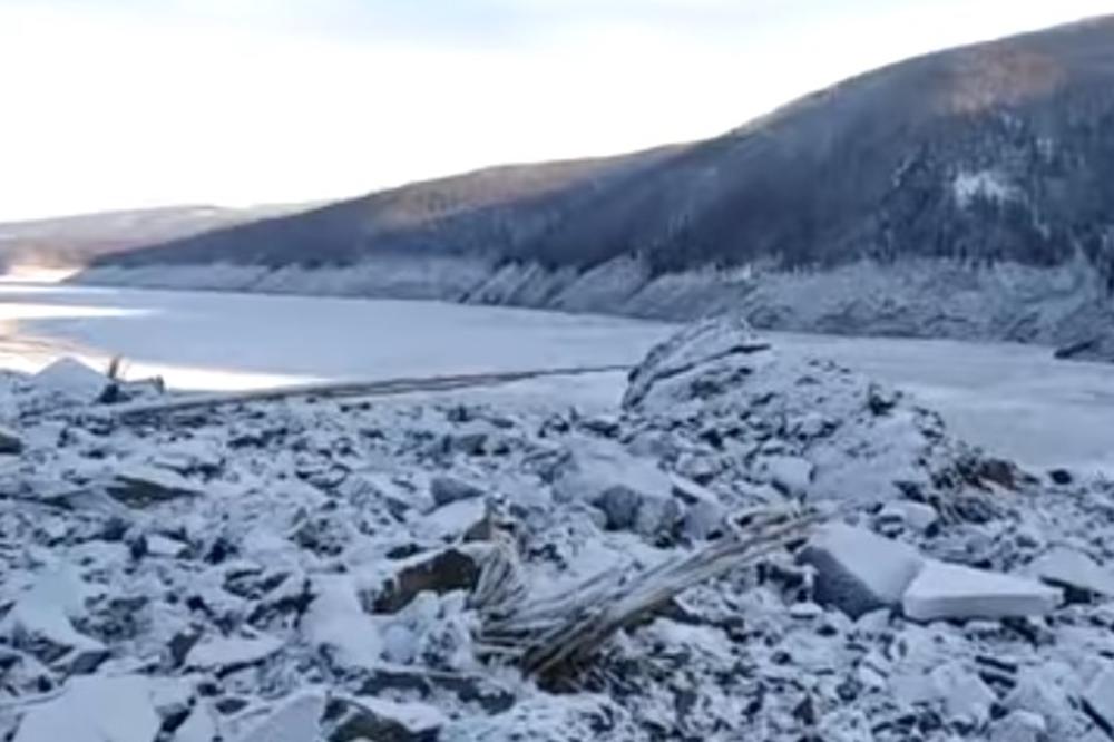 OGROMAN METEORIT PAO USRED RUSIJE: Reka zatrpana, moguće VANREDNO STANJE! Prizor kao iz apokaliptičnih filmova! (VIDEO)