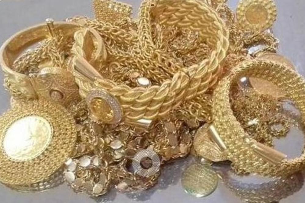 UHAPŠEN TURČIN NA SKOPSKOM AERODROMU: Pokušao da prošvercuje zlatni nakit vredan pola miliona evra!