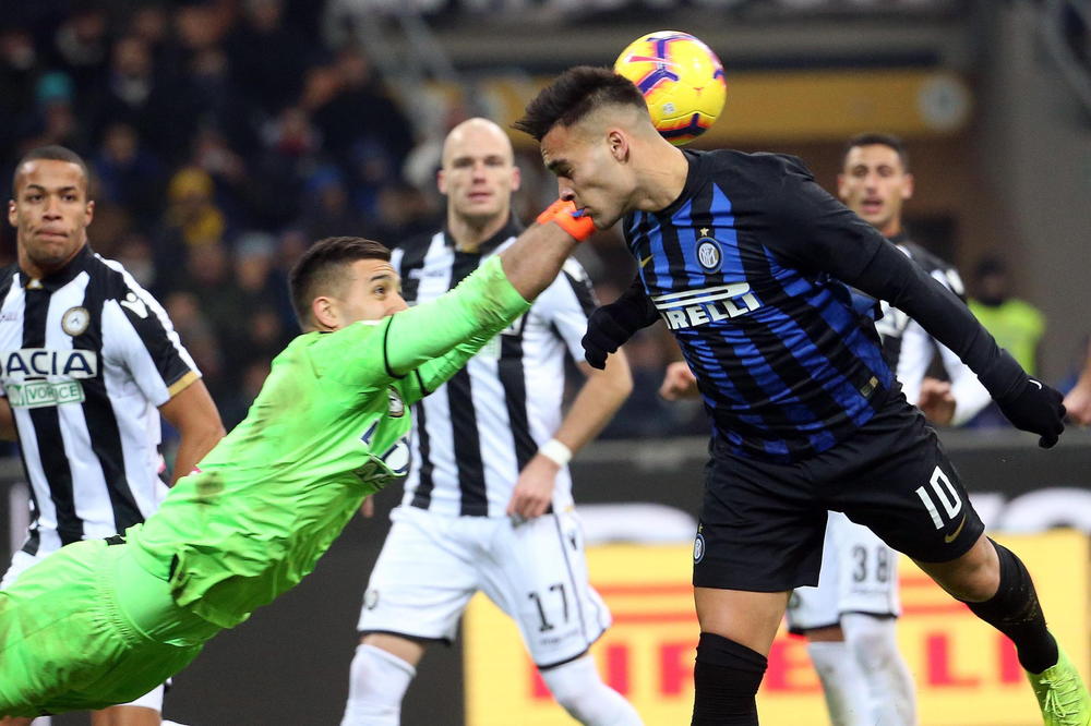 BURAN DERBI U MILANU: Inter pobedio golom u 92. minutu, Napolitanci dobili dva crvena kartona (VIDEO)