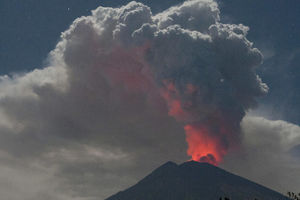 PANIKA NA BALIJU! Vulkan opet bljuje, pepeo šikljao 700 metara! LJUDI U STRAHU OD PAKLA! (VIDEO UŽIVO)