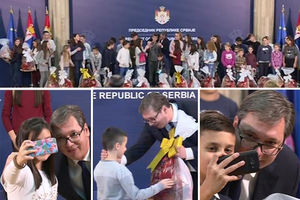 PLJUŠTALI SELFIJI U PREDSEDNIŠTVU: Vučić se slikao s klincima s Kosmeta, pa im podelio paketiće! (FOTO)
