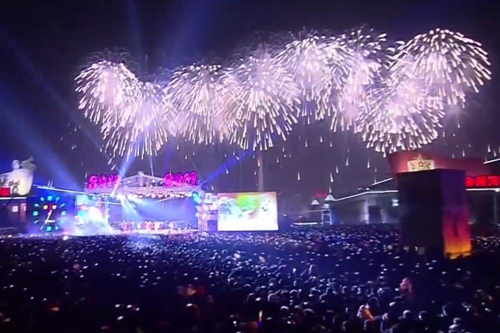 OVAKO SE SLAVILO U SEVERNOJ KOREJI: Hiljade se okupile na velikom koncertu, ali su se svi pitali gde je Kim Džong-un (VIDEO)