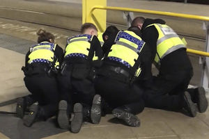 BRITANSKA POLICIJA POTVRDILA DA JE REČ O TERORISTI: Ekstremista iz Mančestera i tokom hapšenja najavljivao nove napade!