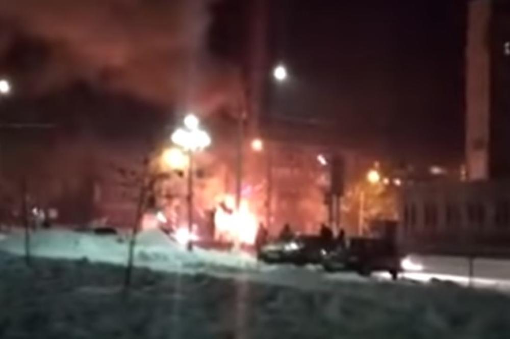 GOREO MINIBUS U MAGNITOGORSKU: Troje mrtvih u požaru, nesreća je mogla da bude veća (VIDEO)