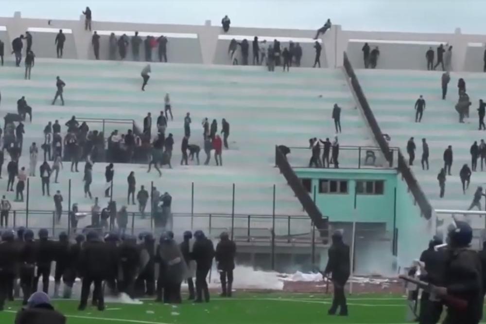 OPŠTI HAOS U ALŽIRU: Žestok sukob navijača sa policijom, više od 60 povređenih! (VIDEO)